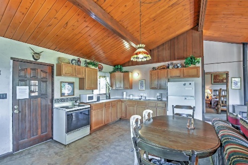 Horseshoe Lodge Divide Cabin with Furnished Deck! image 19